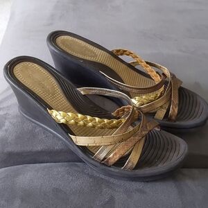 Skechers rumble metallic gold wedge sandals
